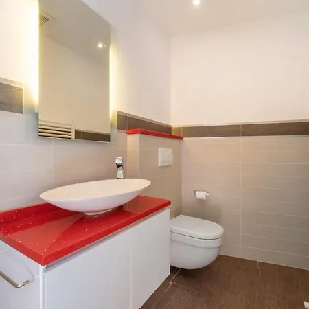 Luxury Lakefront Maisonette * Lezzeno