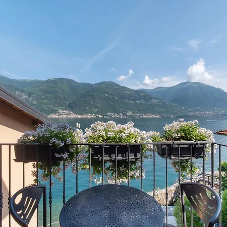 Luxury Lakefront Maisonette Апартаменты *