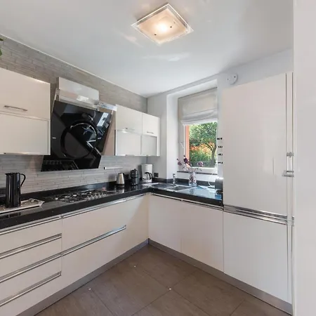 Luxury Lakefront Maisonette Апартаменты *