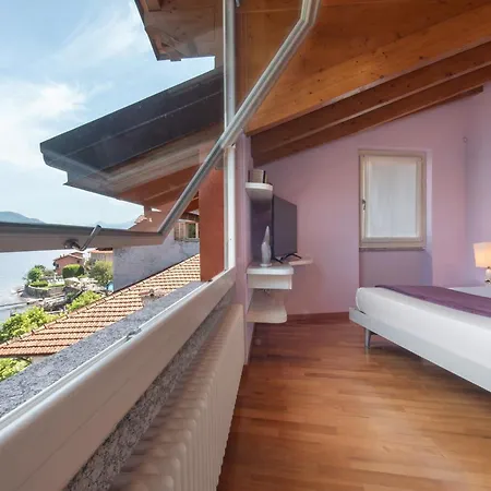 Апартаменты Luxury Lakefront Maisonette Лезено