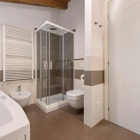 Luxury Lakefront Maisonette Апартаменты Лезено