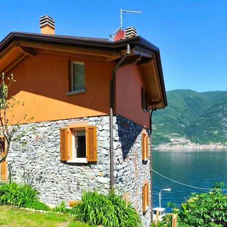 Апартаменты Luxury Lakefront Maisonette