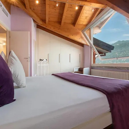 Luxury Lakefront Maisonette 아파트