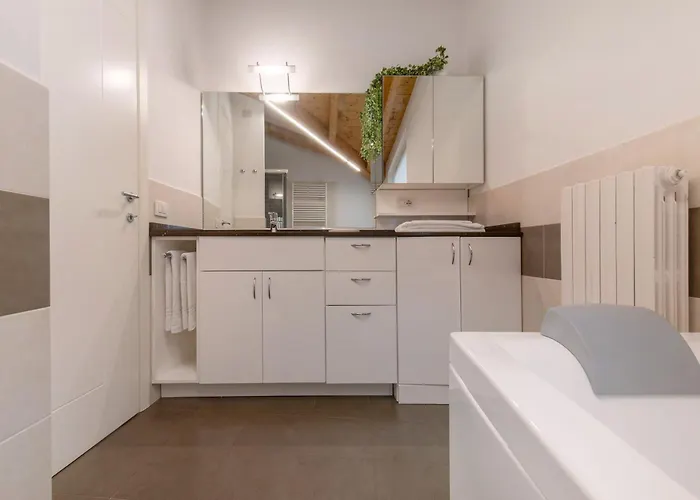 Luxury Lakefront Maisonette 아파트 *