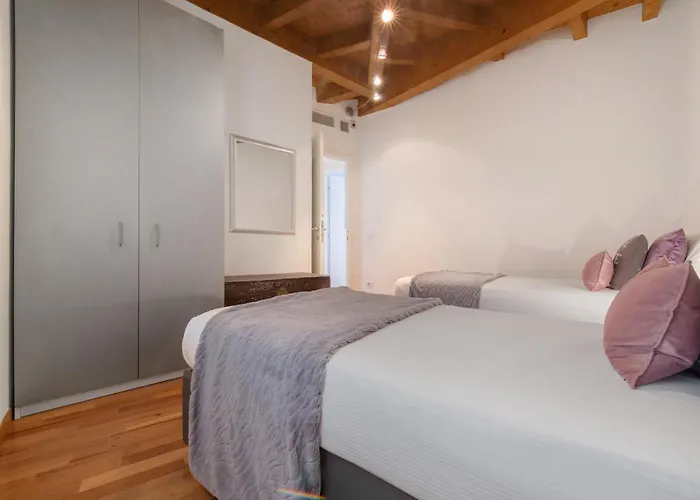 아파트 Luxury Lakefront Maisonette 레체노