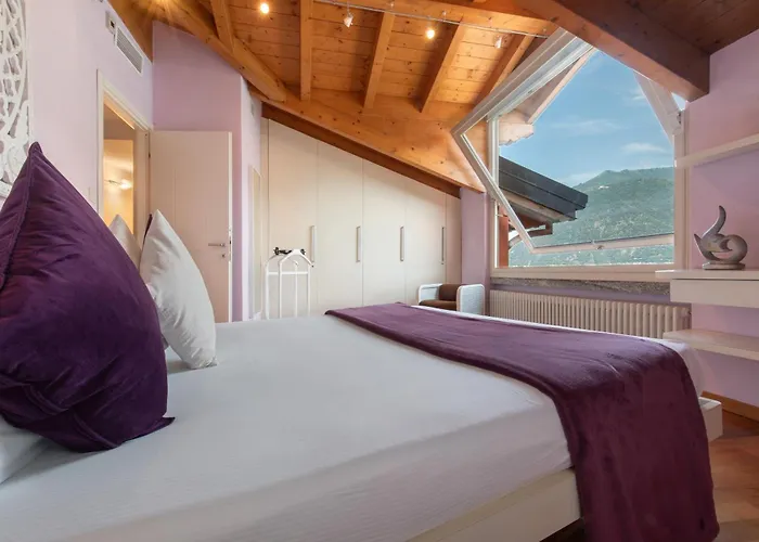 Luxury Lakefront Maisonette 아파트